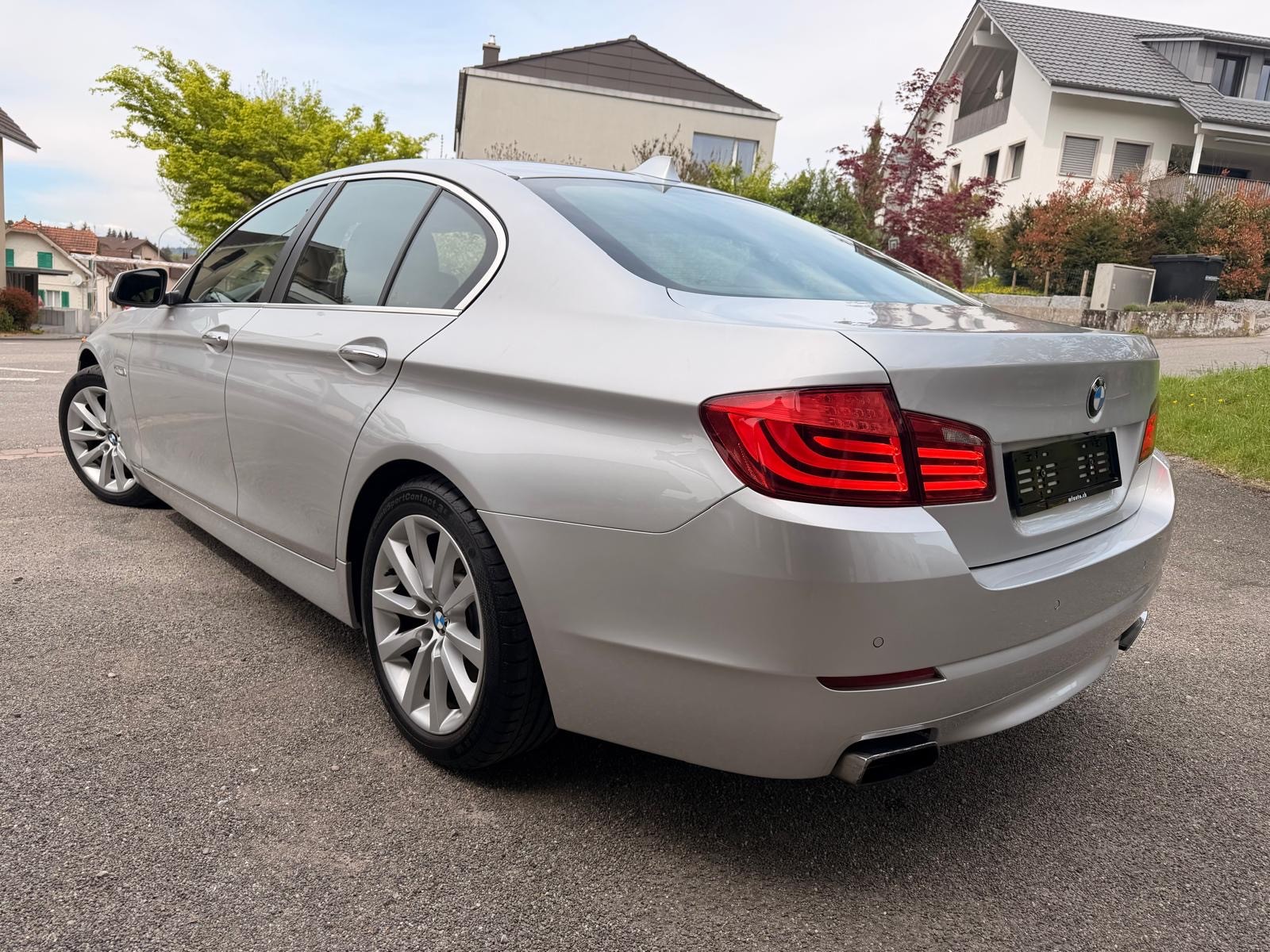 BMW 550i xDrive Steptronic-image-3