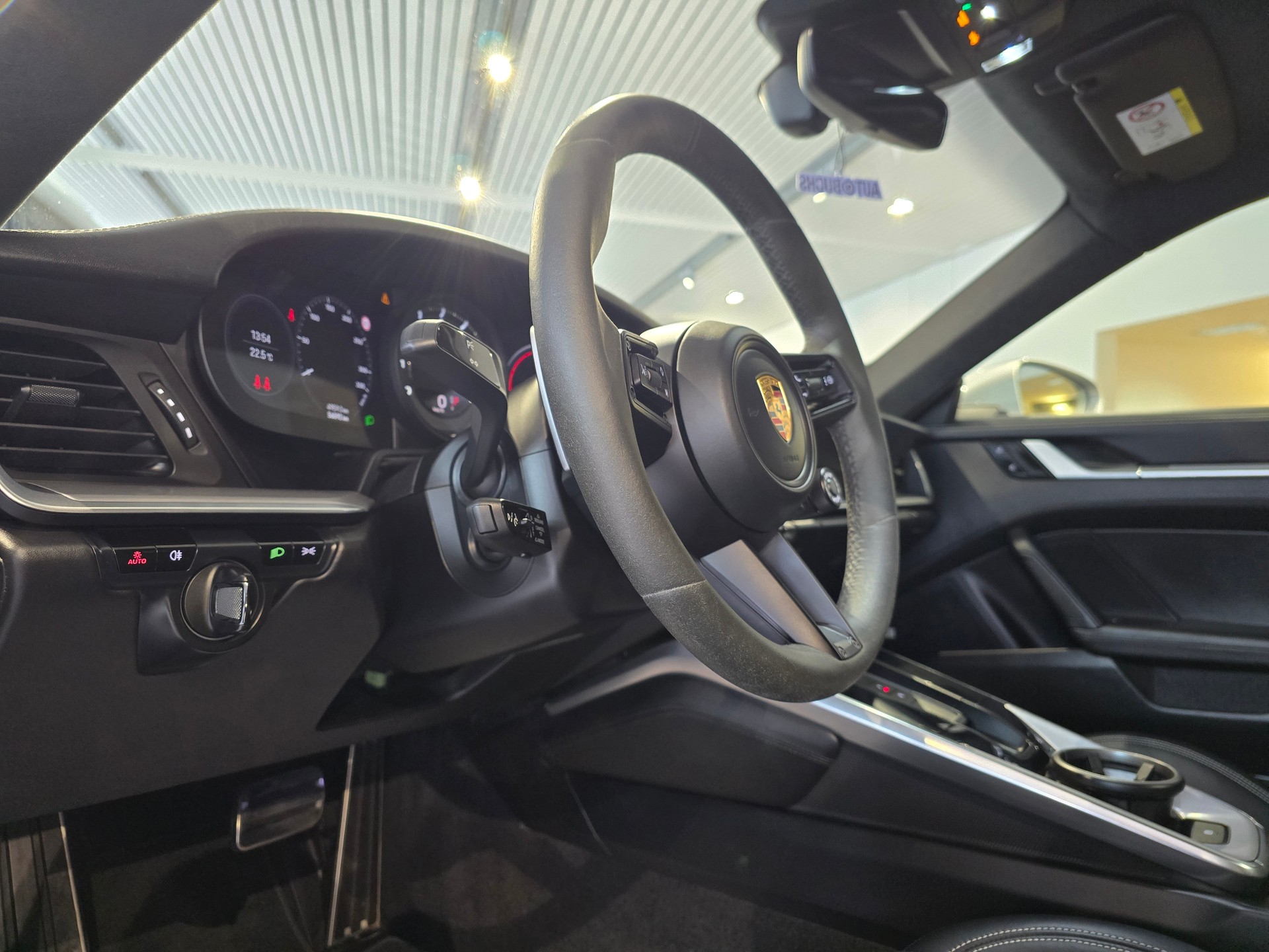 PORSCHE 911 Carrera 4S-image-9