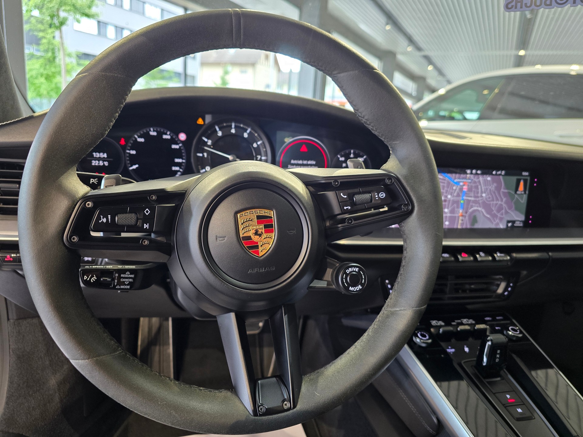 PORSCHE 911 Carrera 4S-image-3