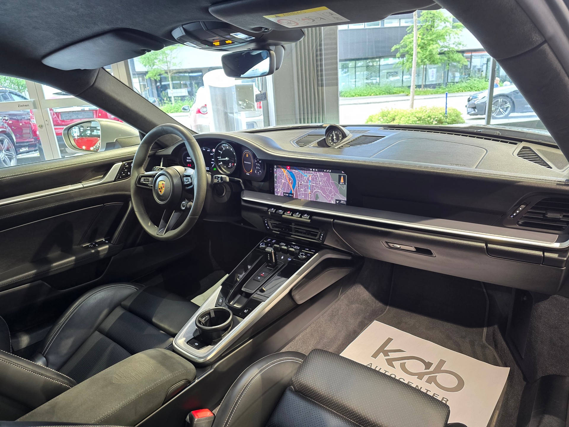 PORSCHE 911 Carrera 4S-image-2