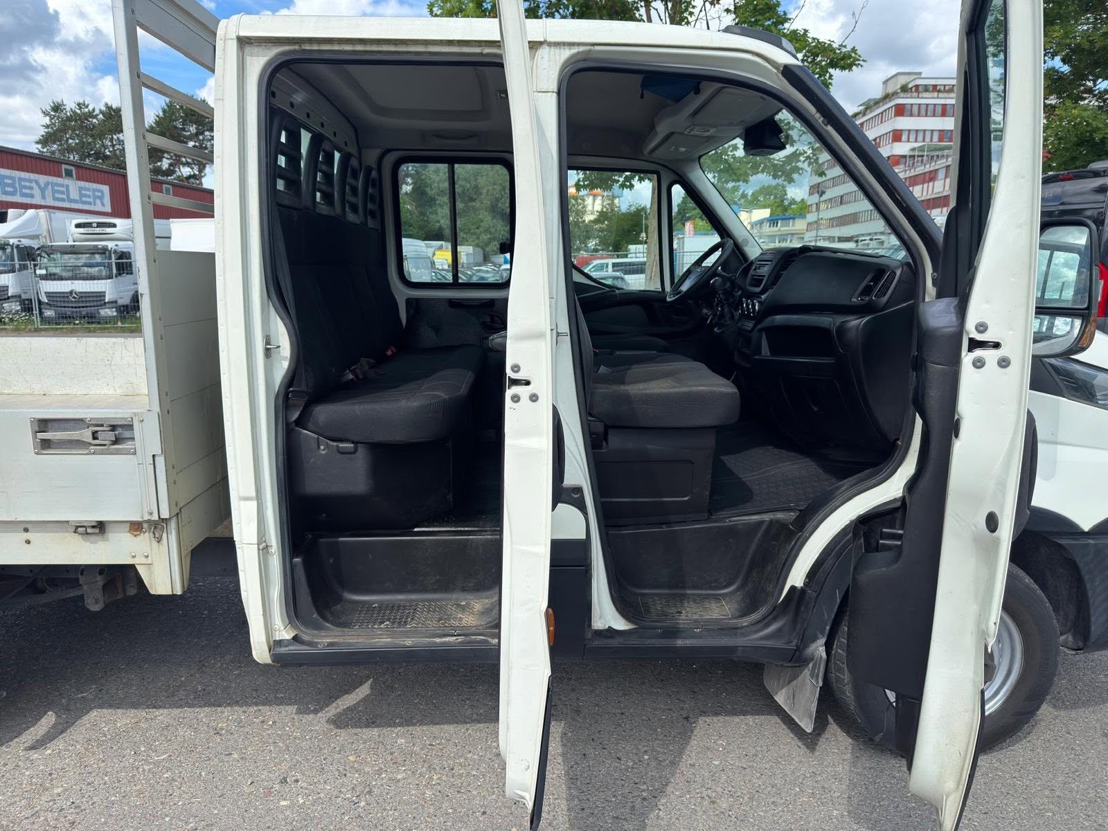 IVECO 35 S 15 D 7 Plätze-image-9