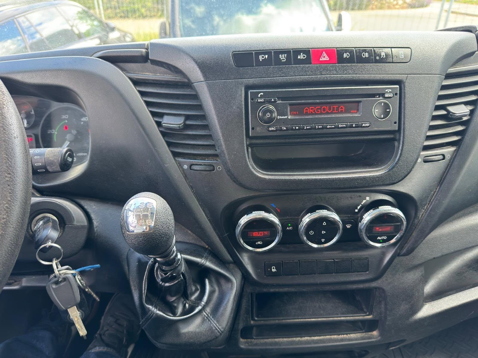 IVECO 35 S 15 D 7 Plätze-image-11