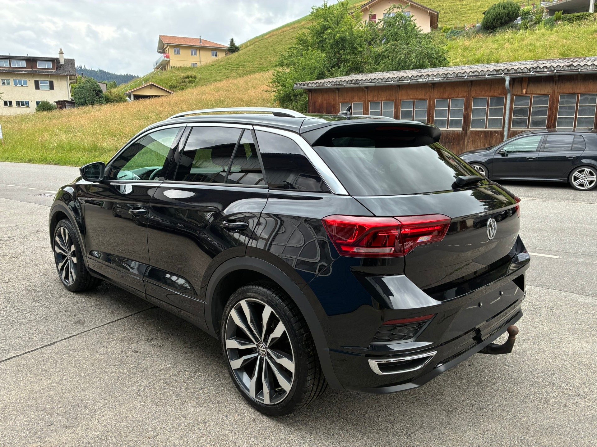 VW T-Roc R-Line-image-2