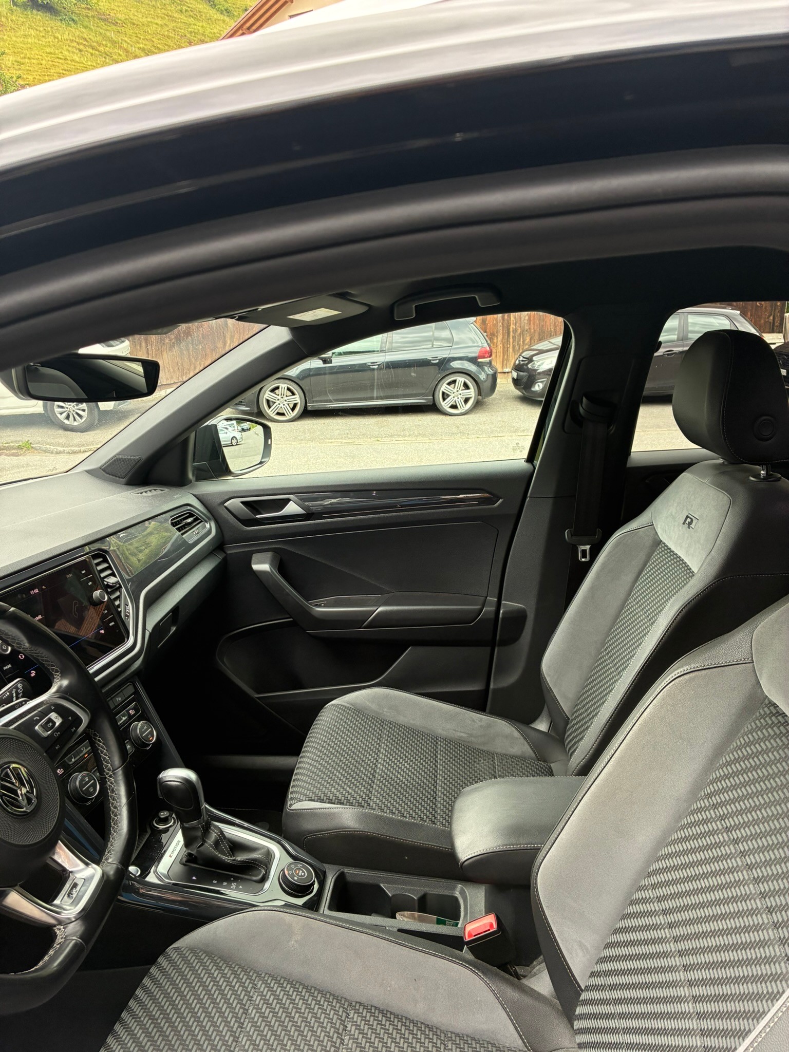 VW T-Roc R-Line-image-7