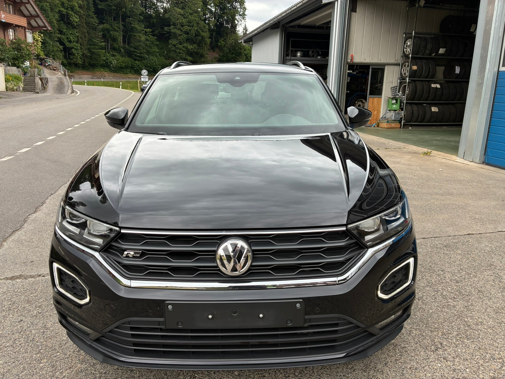 VW T-Roc R-Line-image-0