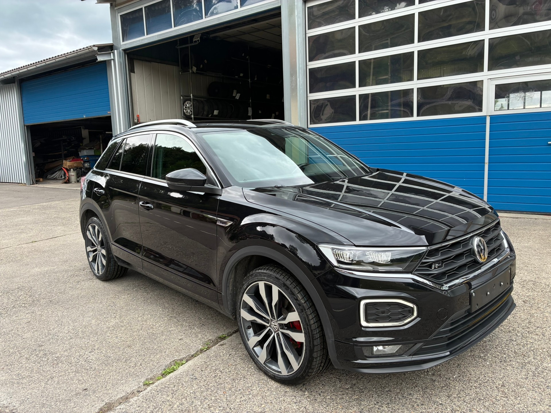 VW T-Roc R-Line-image-5