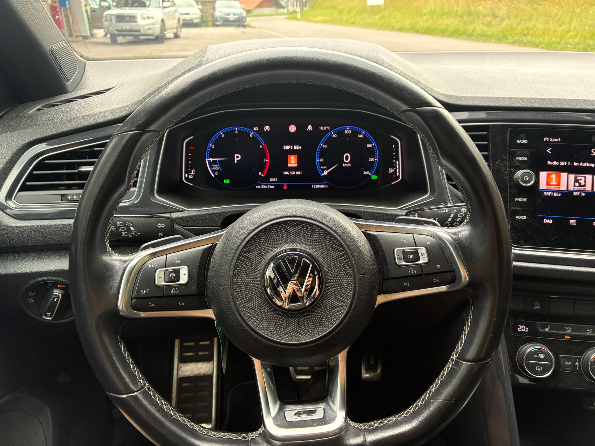 VW T-Roc R-Line-image-6