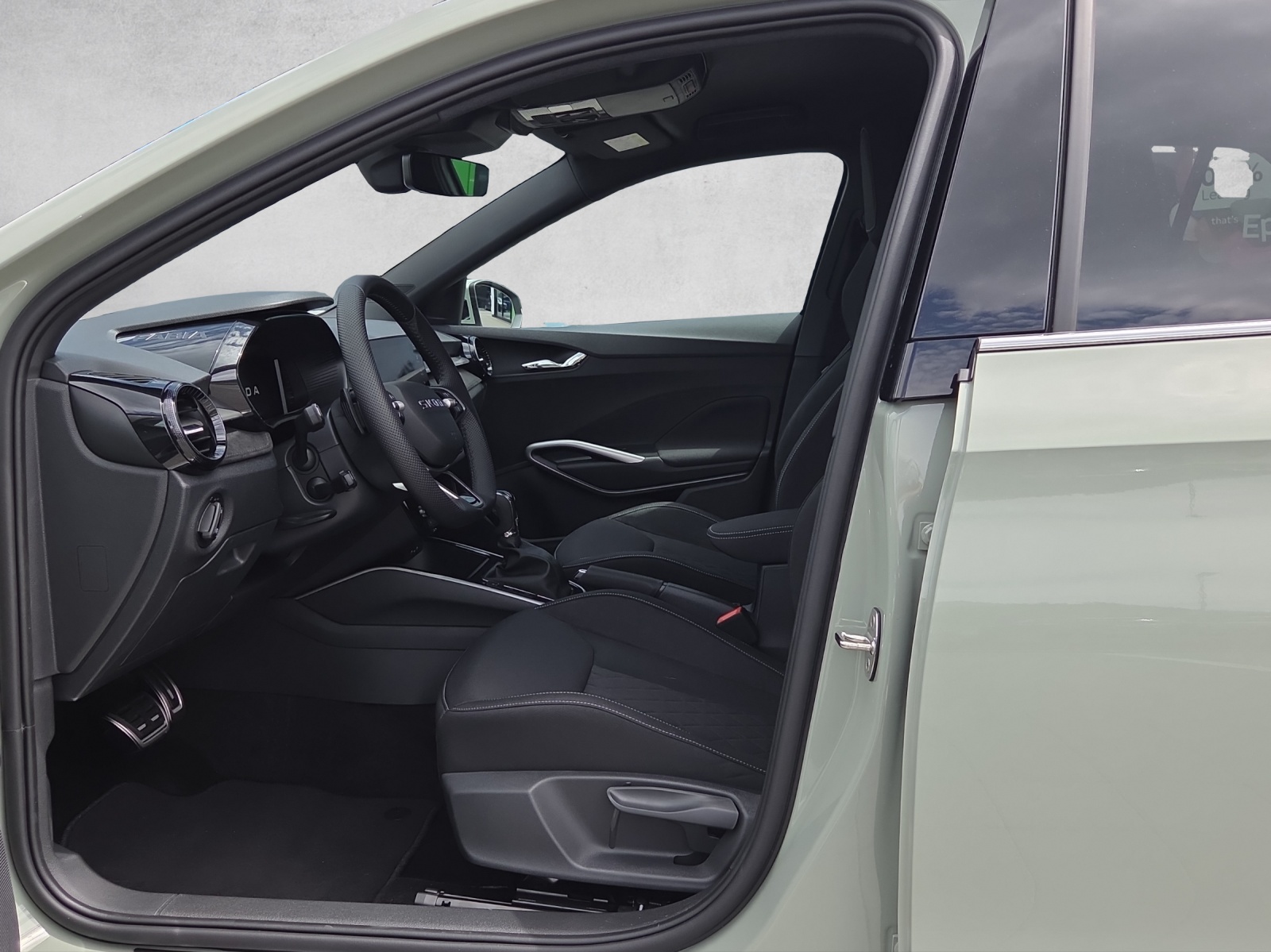 SKODA Fabia 1.0 TSI Dynamic DSG-image-8