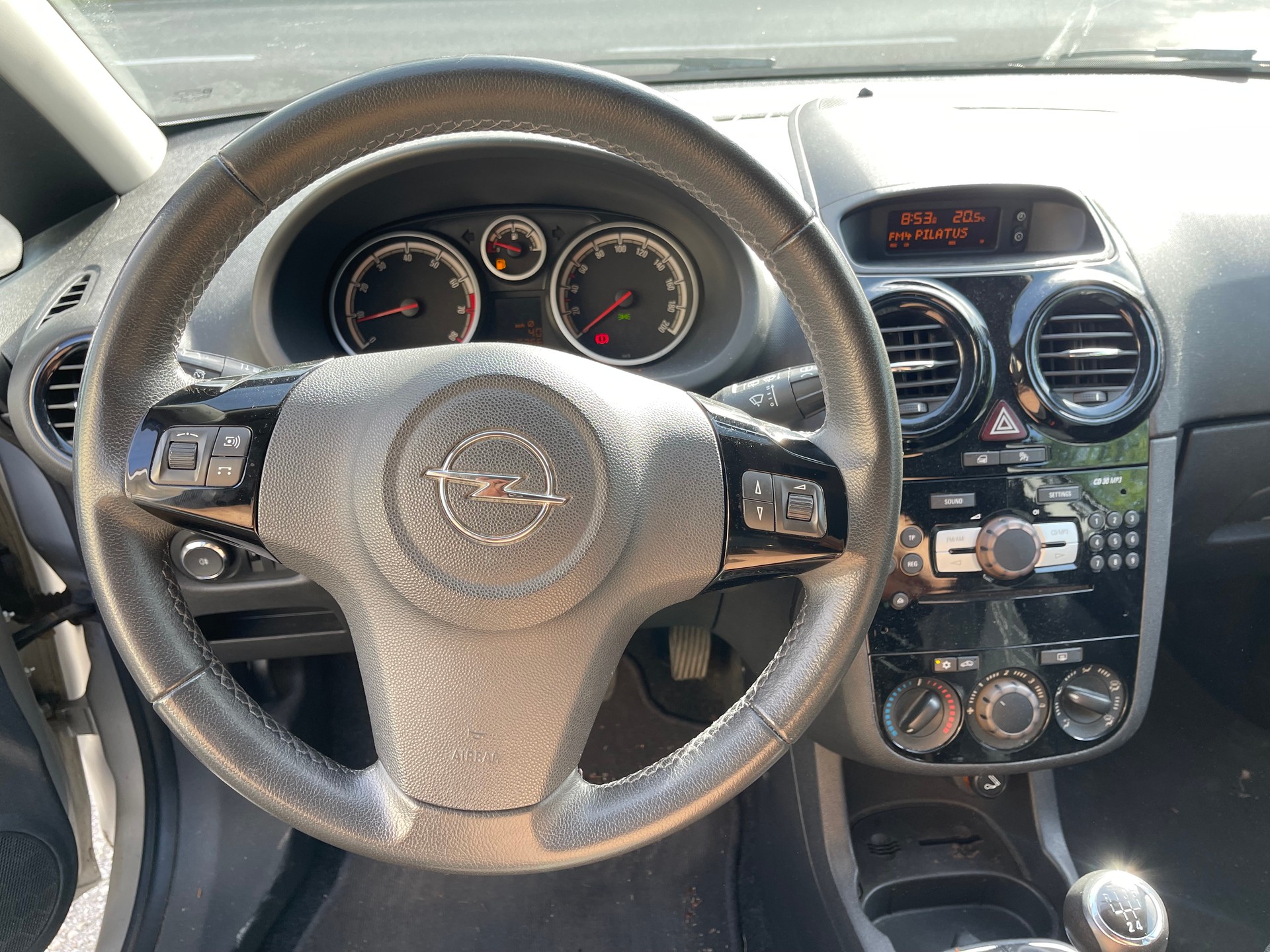 OPEL Corsa 1.4 TP Anniversary-image-8
