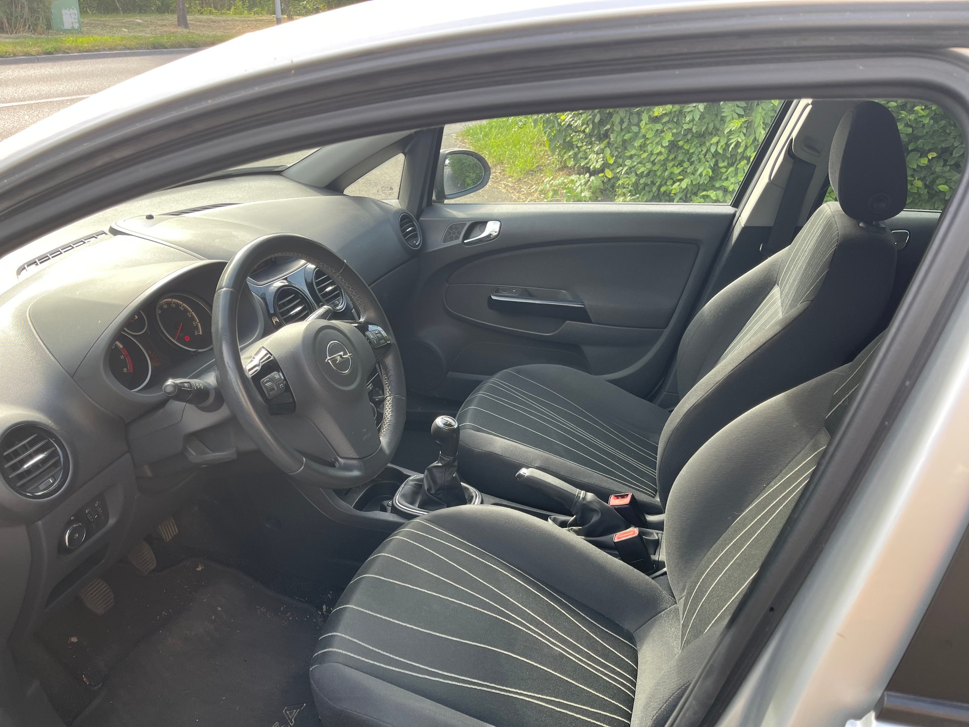 OPEL Corsa 1.4 TP Anniversary-image-5