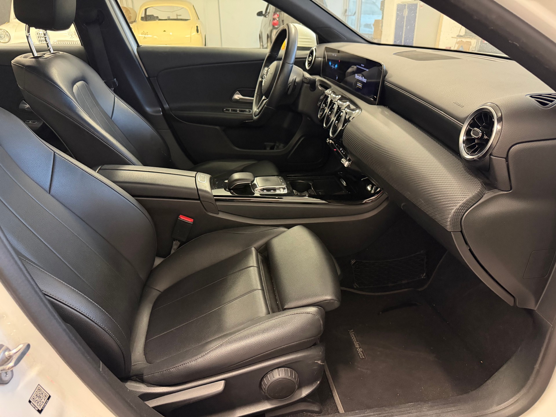 MERCEDES-BENZ A 200 Style 7G-DCT-image-6
