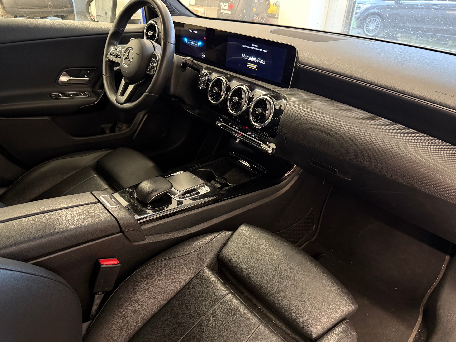 MERCEDES-BENZ A 200 Style 7G-DCT-image-5