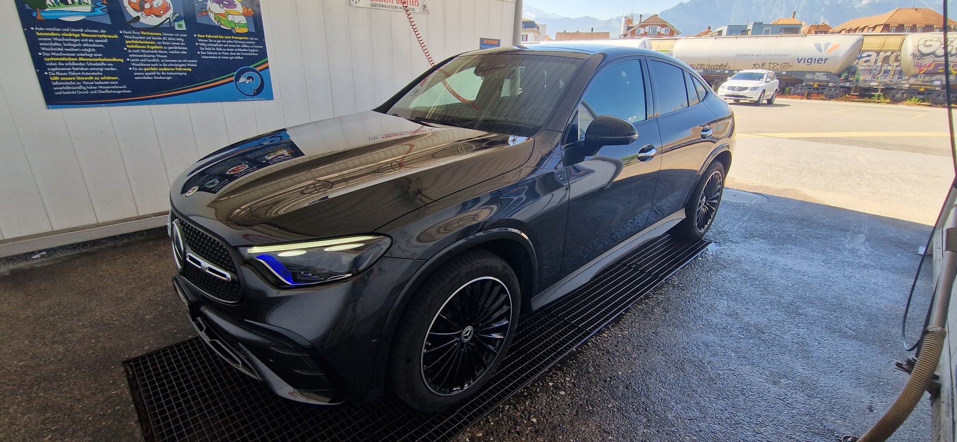MERCEDES-BENZ GLC 300 AMG Line 4matic-image-0