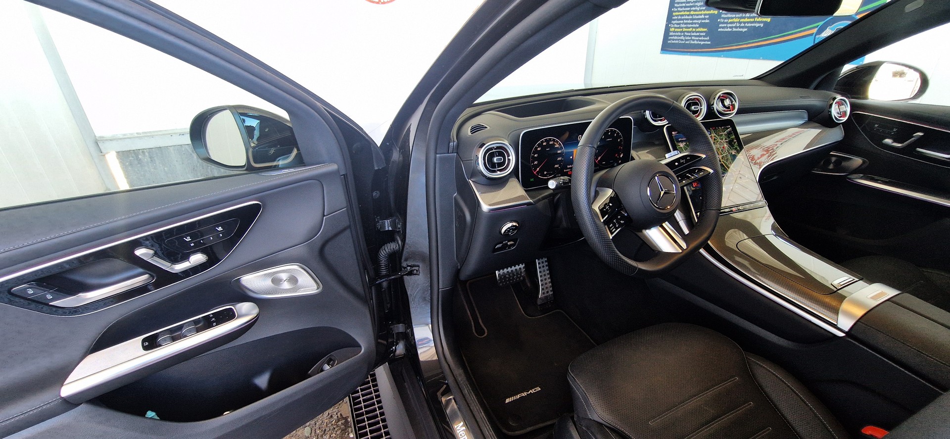 MERCEDES-BENZ GLC 300 AMG Line 4matic-image-3