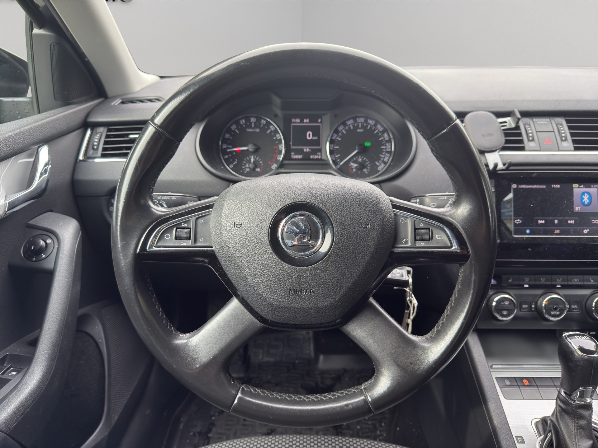SKODA Octavia Combi 1.6 TDI Ambition DSG-image-9