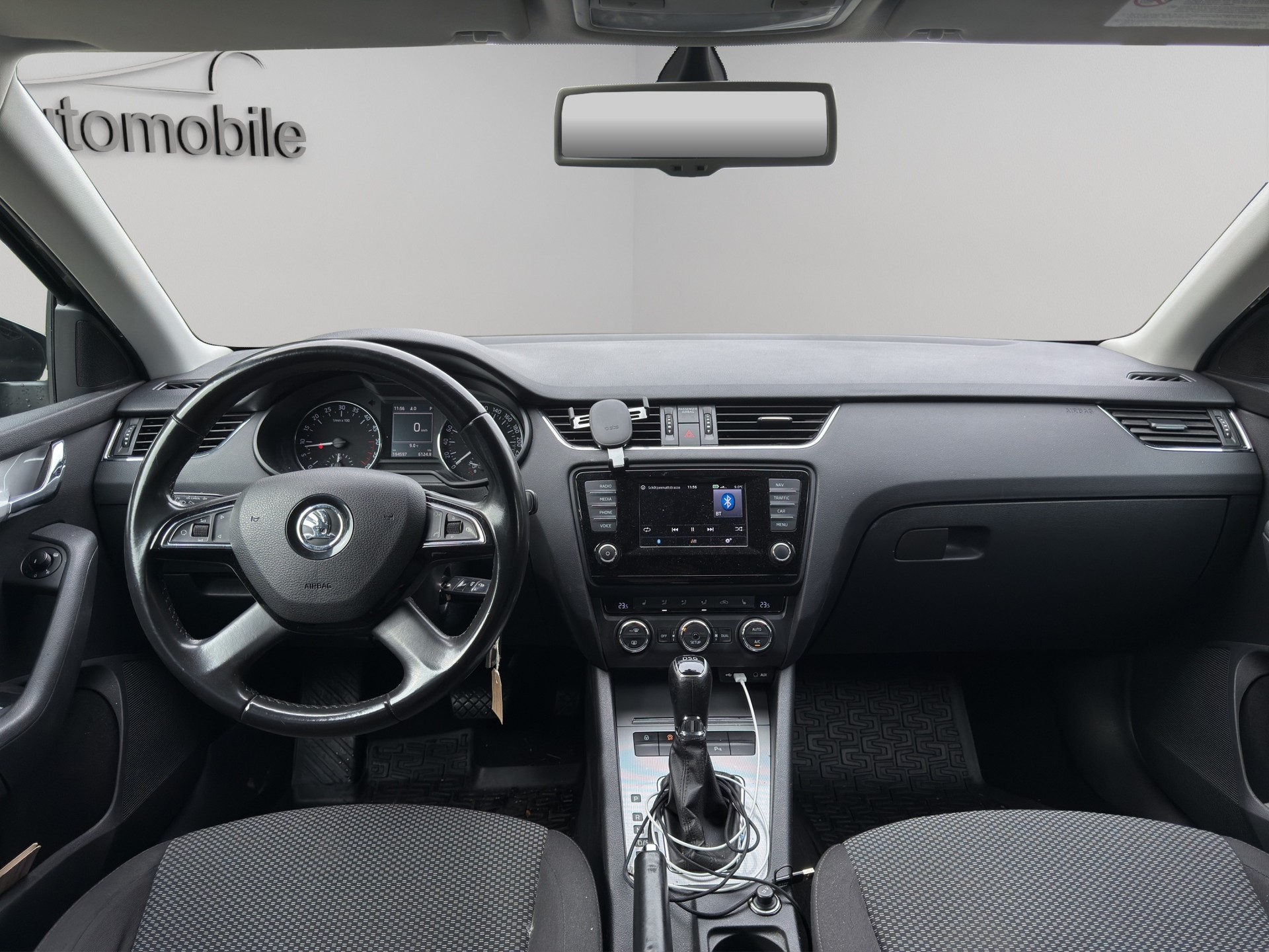 SKODA Octavia Combi 1.6 TDI Ambition DSG-image-11