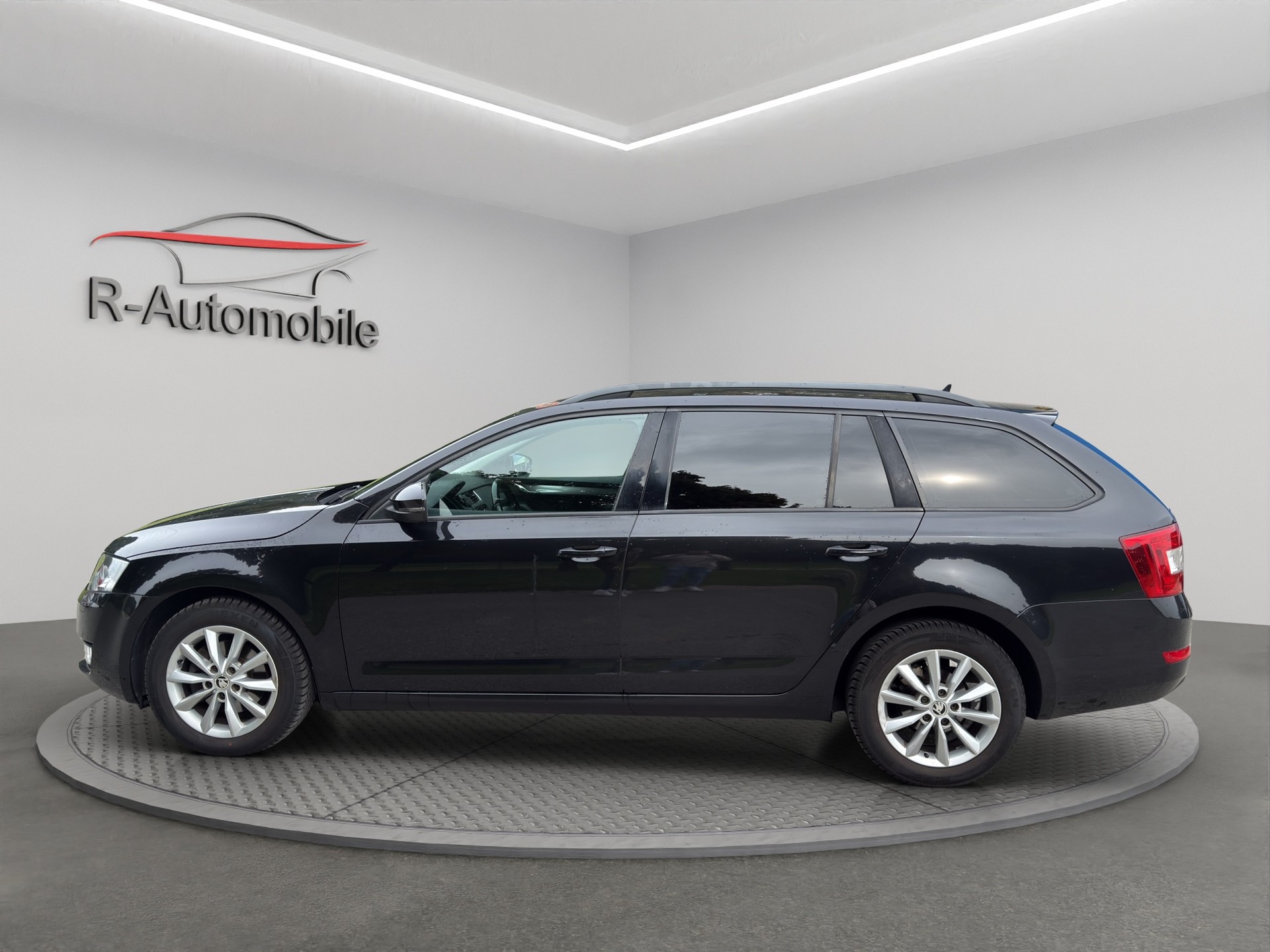 SKODA Octavia Combi 1.6 TDI Ambition DSG-image-1
