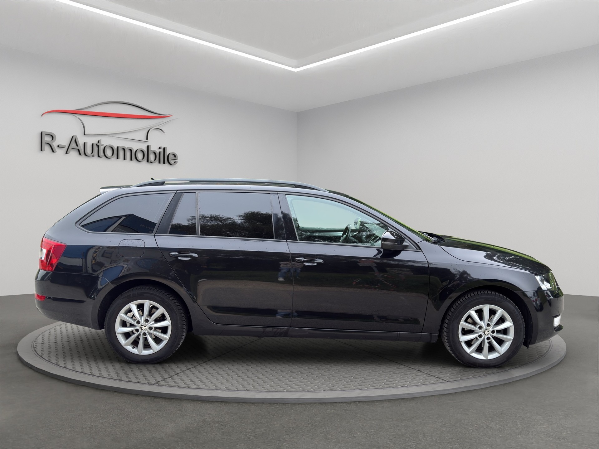 SKODA Octavia Combi 1.6 TDI Ambition DSG-image-5
