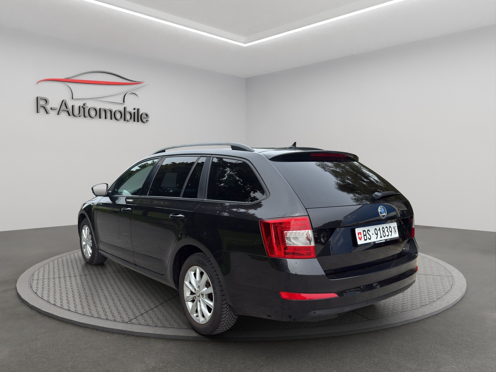 SKODA Octavia Combi 1.6 TDI Ambition DSG-image-2