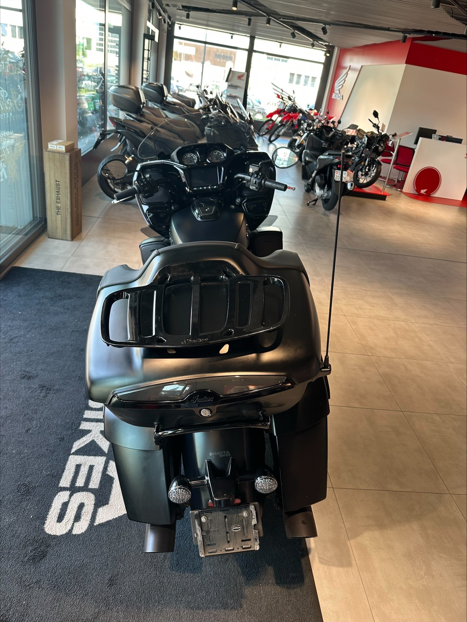 INDIAN Pursuit Dark Horse-showroom-element-3