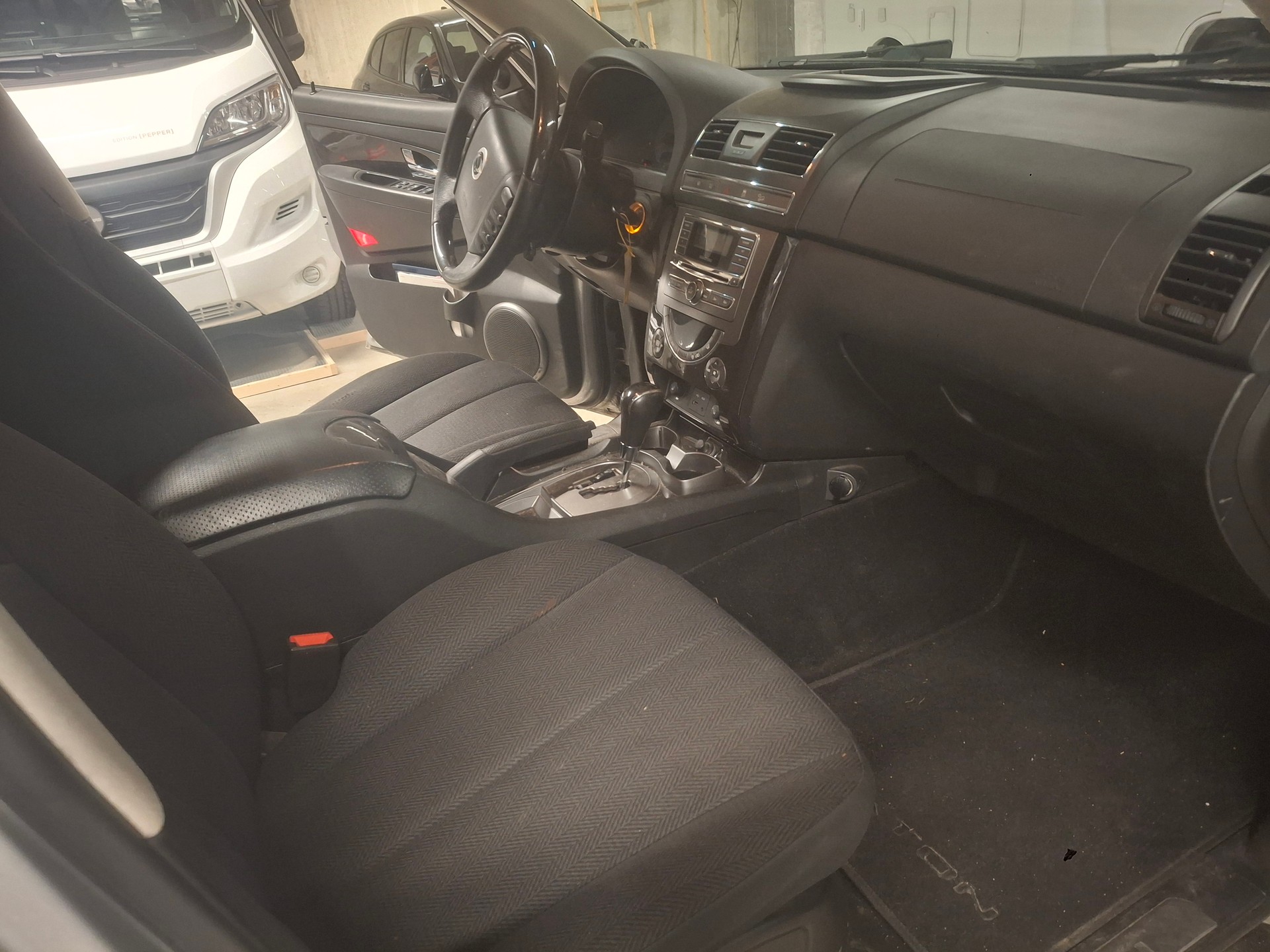 KGM-SsangYong Rexton RX200 e-XDi Sapphire 4WD Automatic-image-6