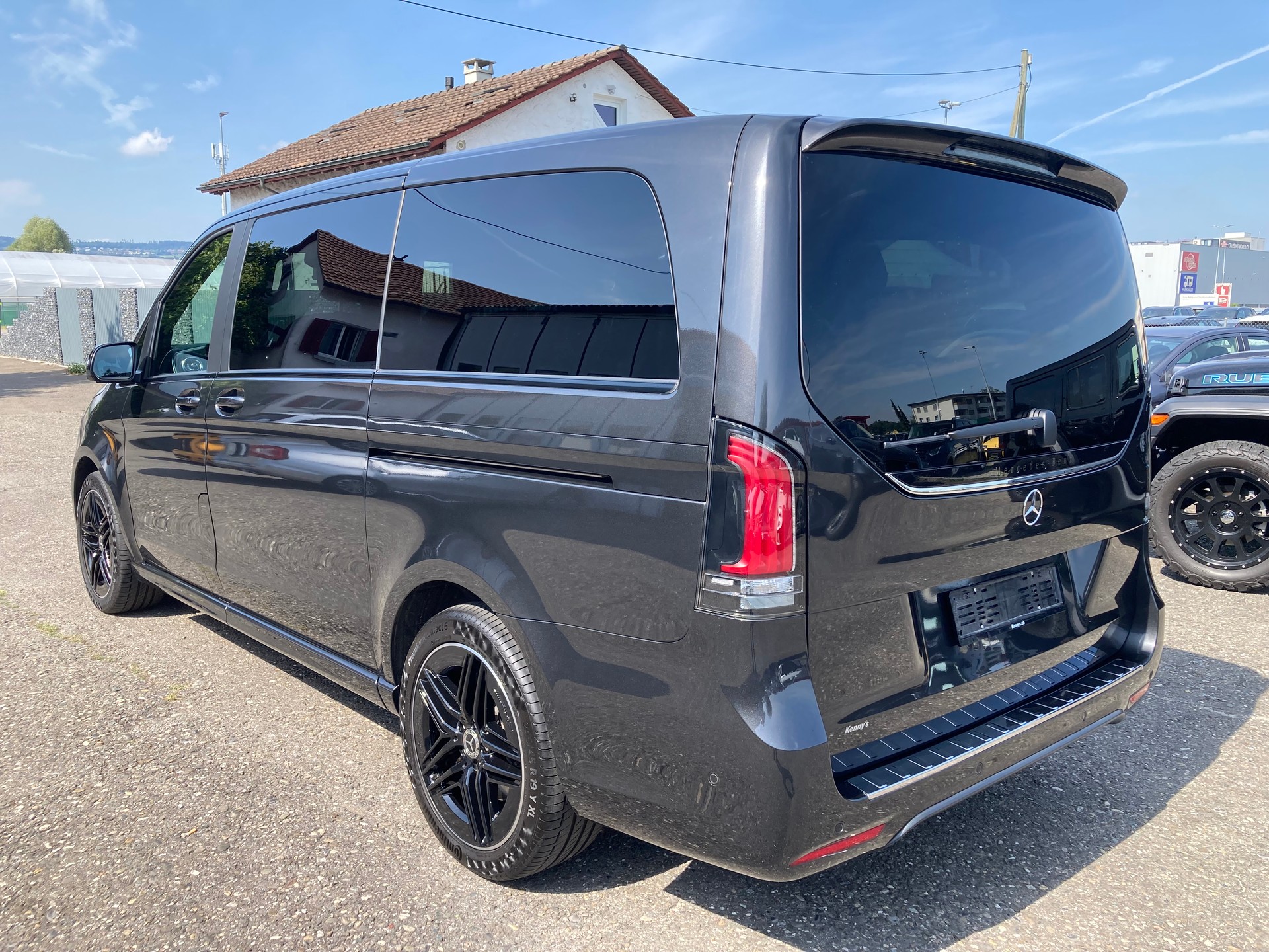 MERCEDES-BENZ V 300 d lang Exclusive 4Matic 9G-Tronic-image-4