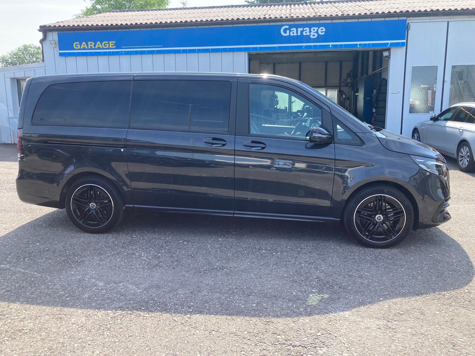 MERCEDES-BENZ V 300 d lang Exclusive 4Matic 9G-Tronic-image-5