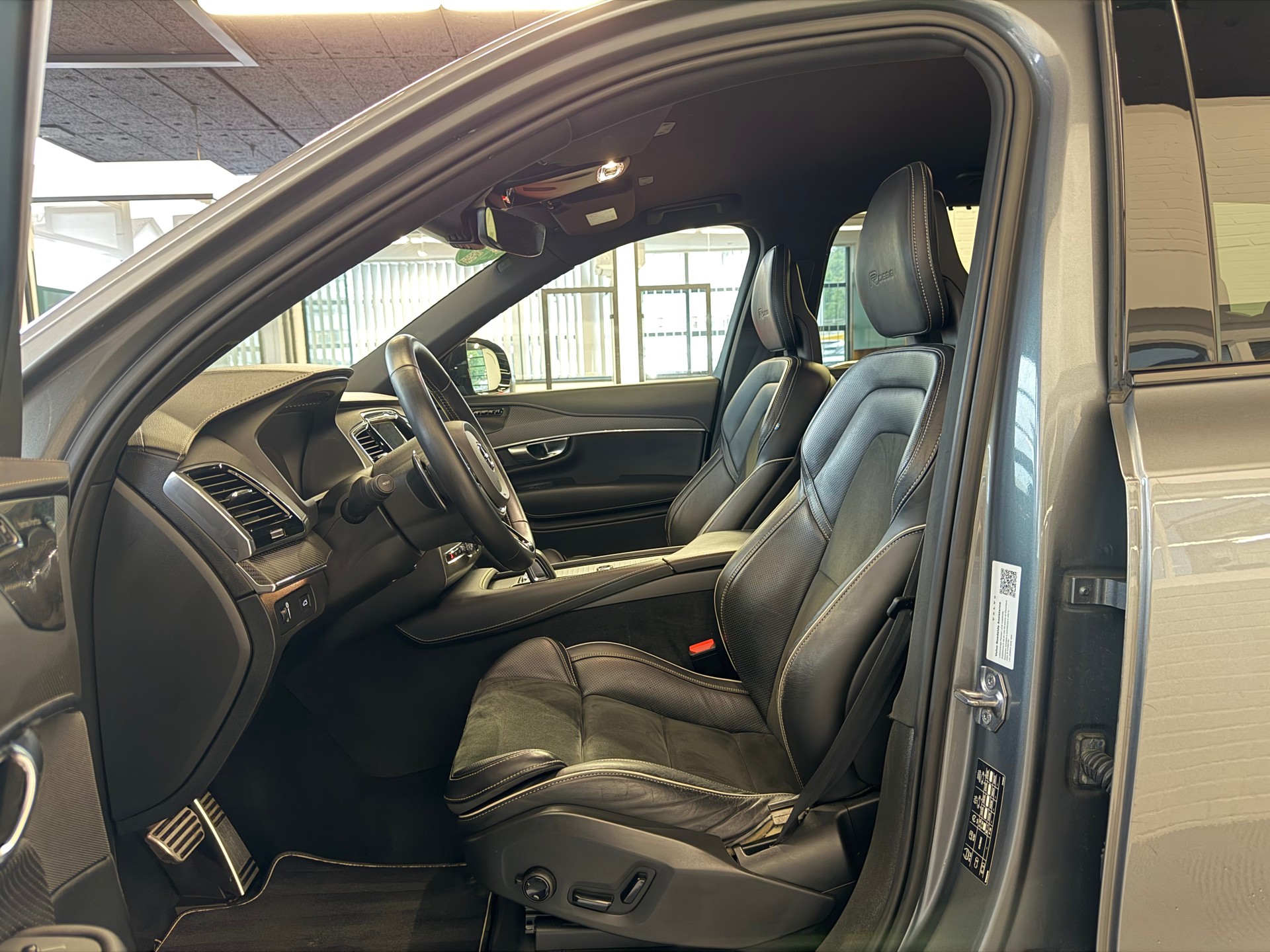 VOLVO XC90 B5 Diesel Mild Hybrid AWD R-Design Geartronic-image-13