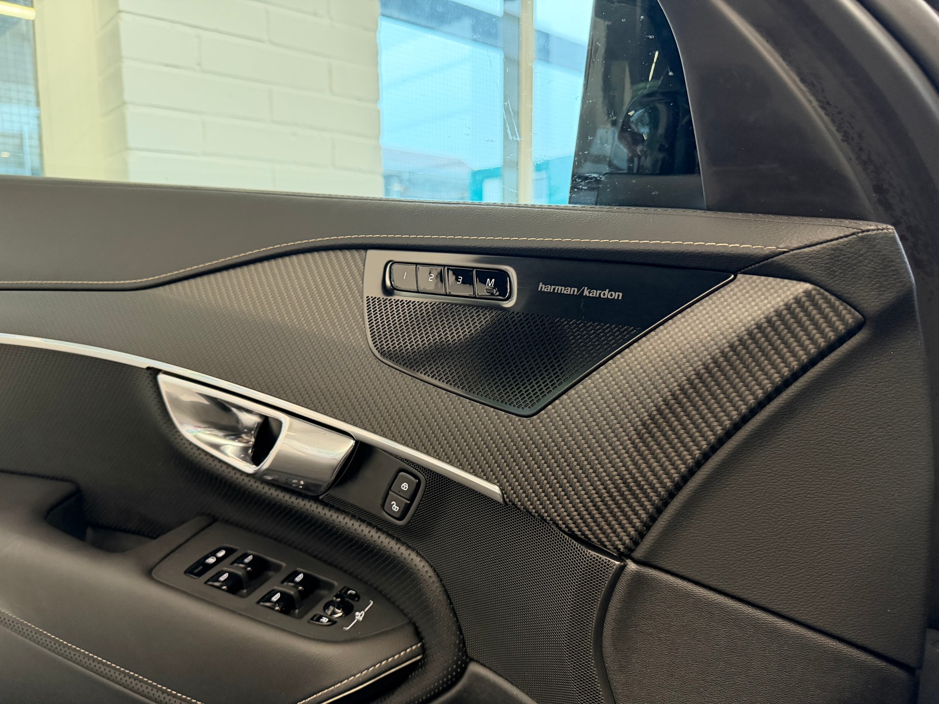 VOLVO XC90 B5 Diesel Mild Hybrid AWD R-Design Geartronic-image-15