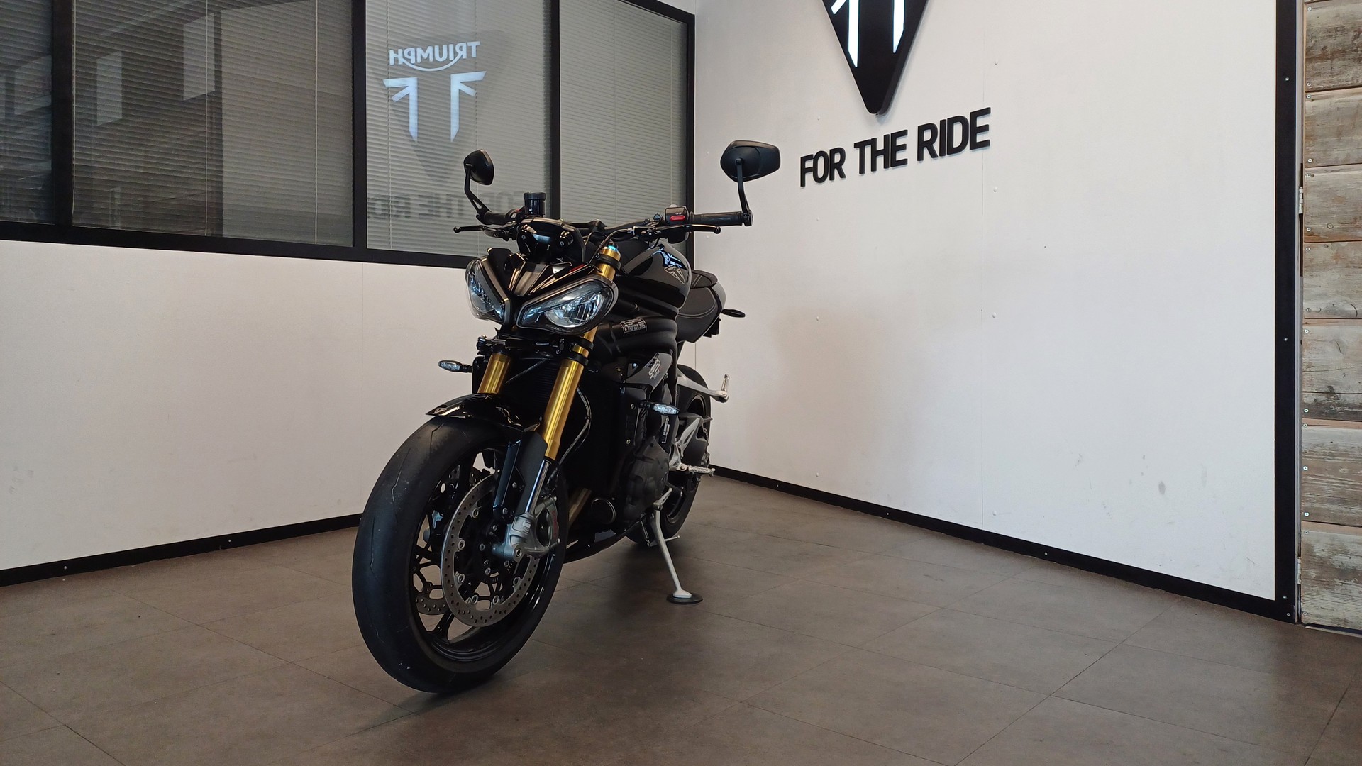 TRIUMPH Speed Triple 1200 RS-image-1