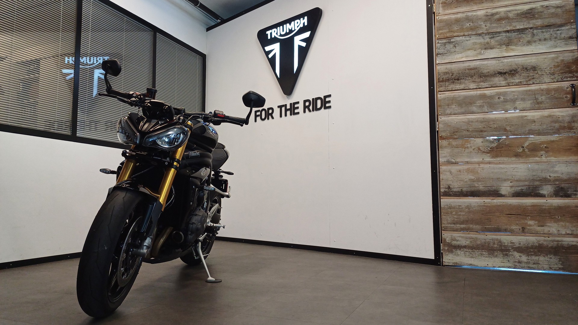 TRIUMPH Speed Triple 1200 RS-image-2