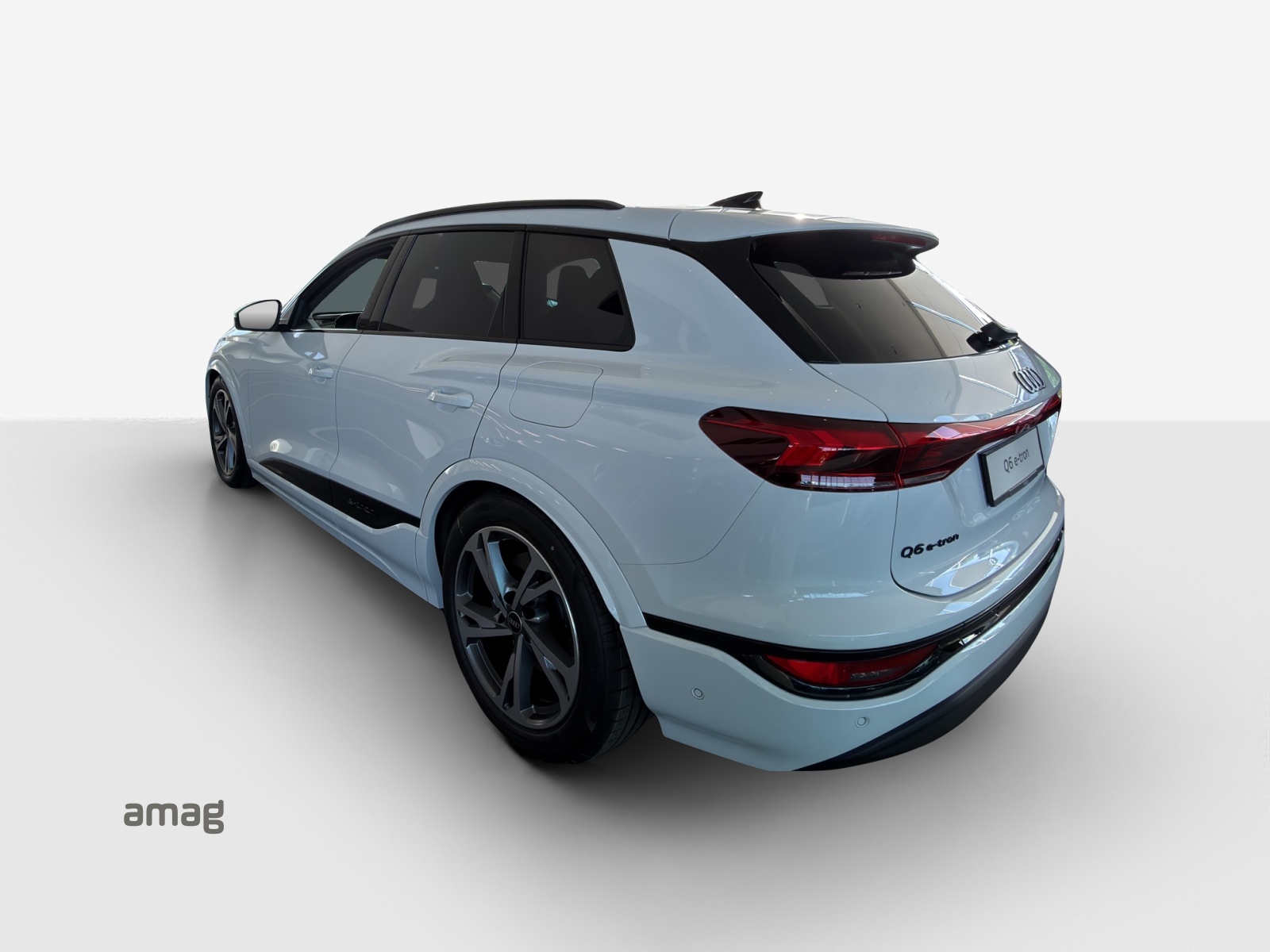 AUDI Q6 e-tron quattro-image-2
