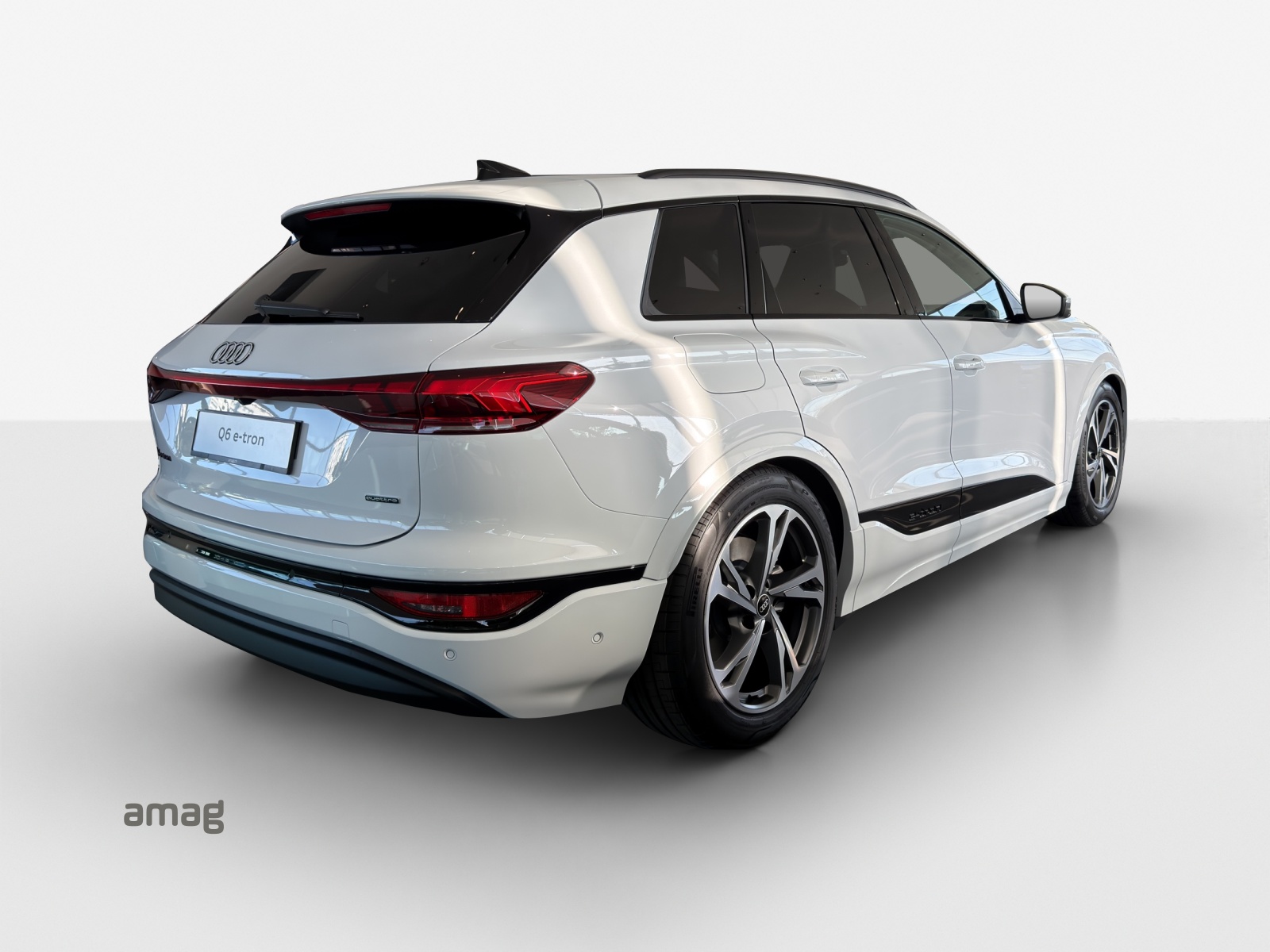 AUDI Q6 e-tron quattro-image-4