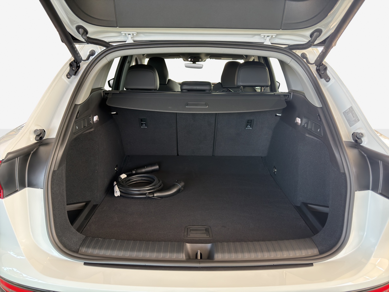 AUDI Q6 e-tron quattro-image-12