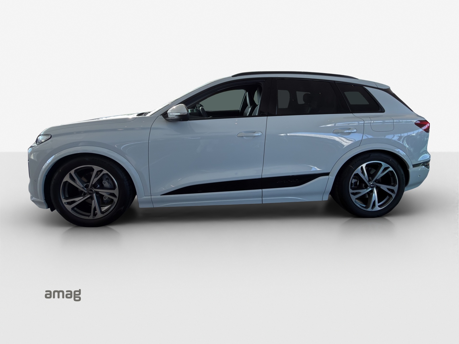 AUDI Q6 e-tron quattro-image-1
