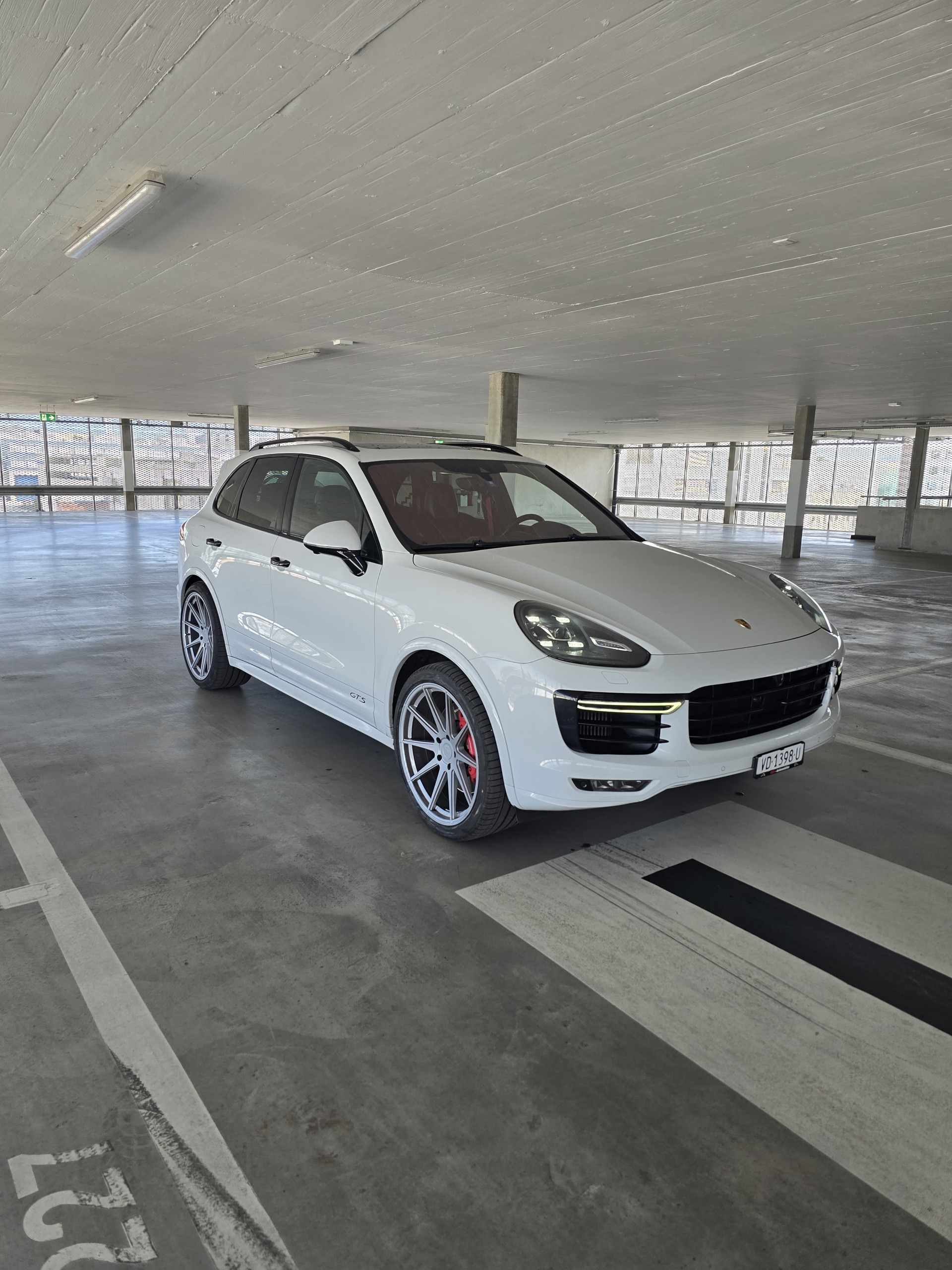PORSCHE Cayenne GTS-image-0