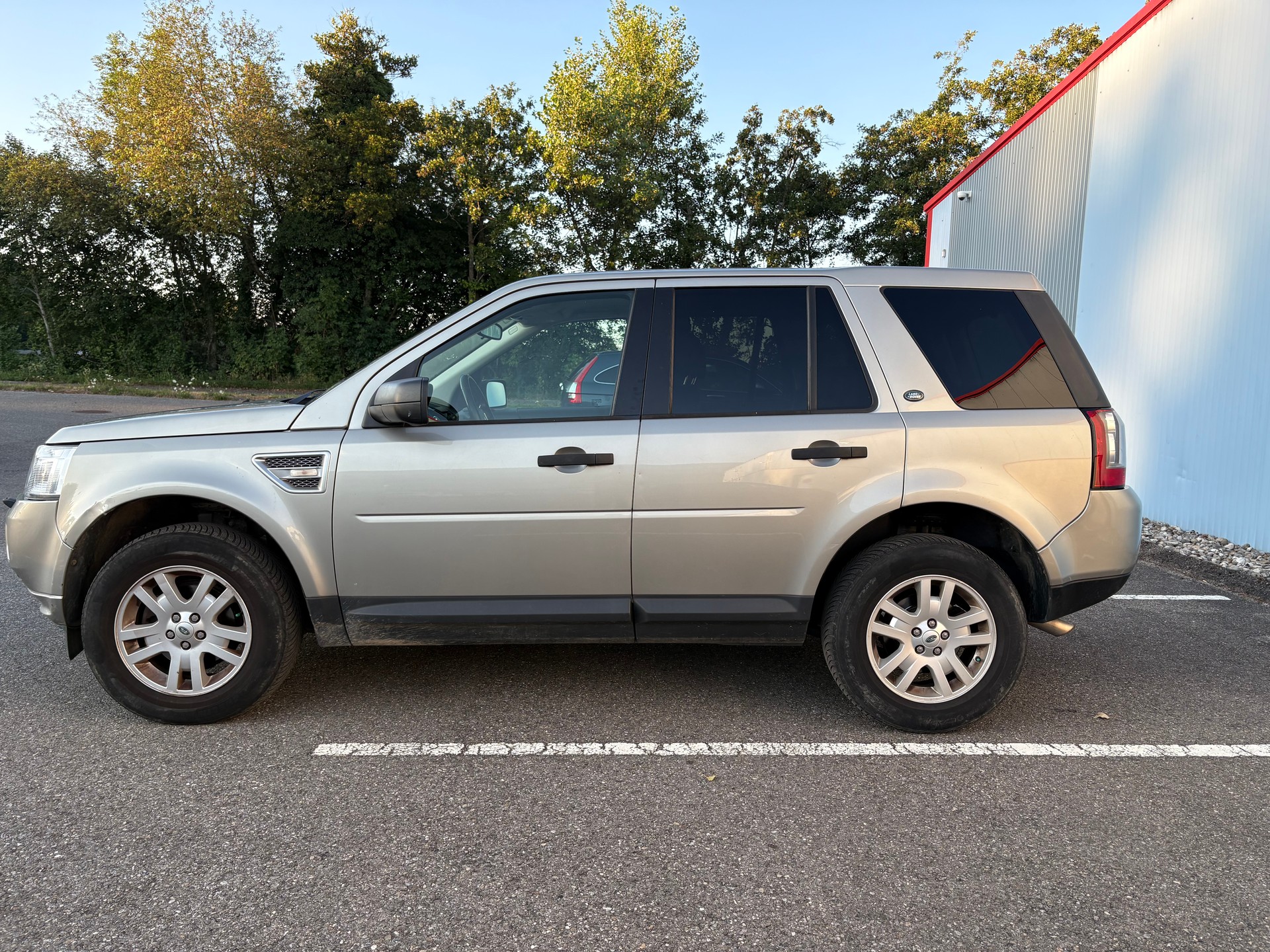 LAND ROVER Freelander 2.2 TD4 E Automatic-image-4