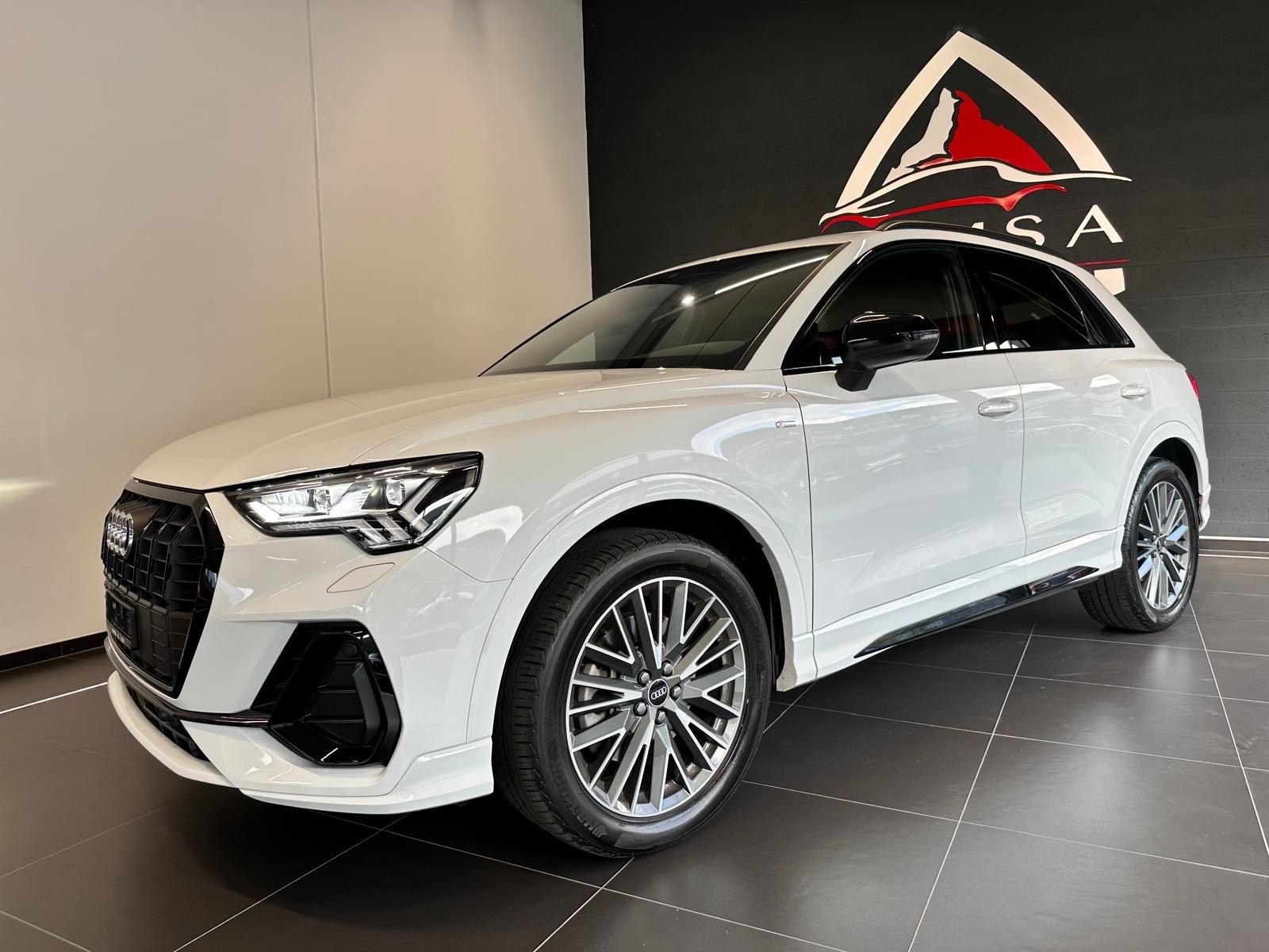 AUDI Q3 40 TFSI S line quattro S-tronic-image-0