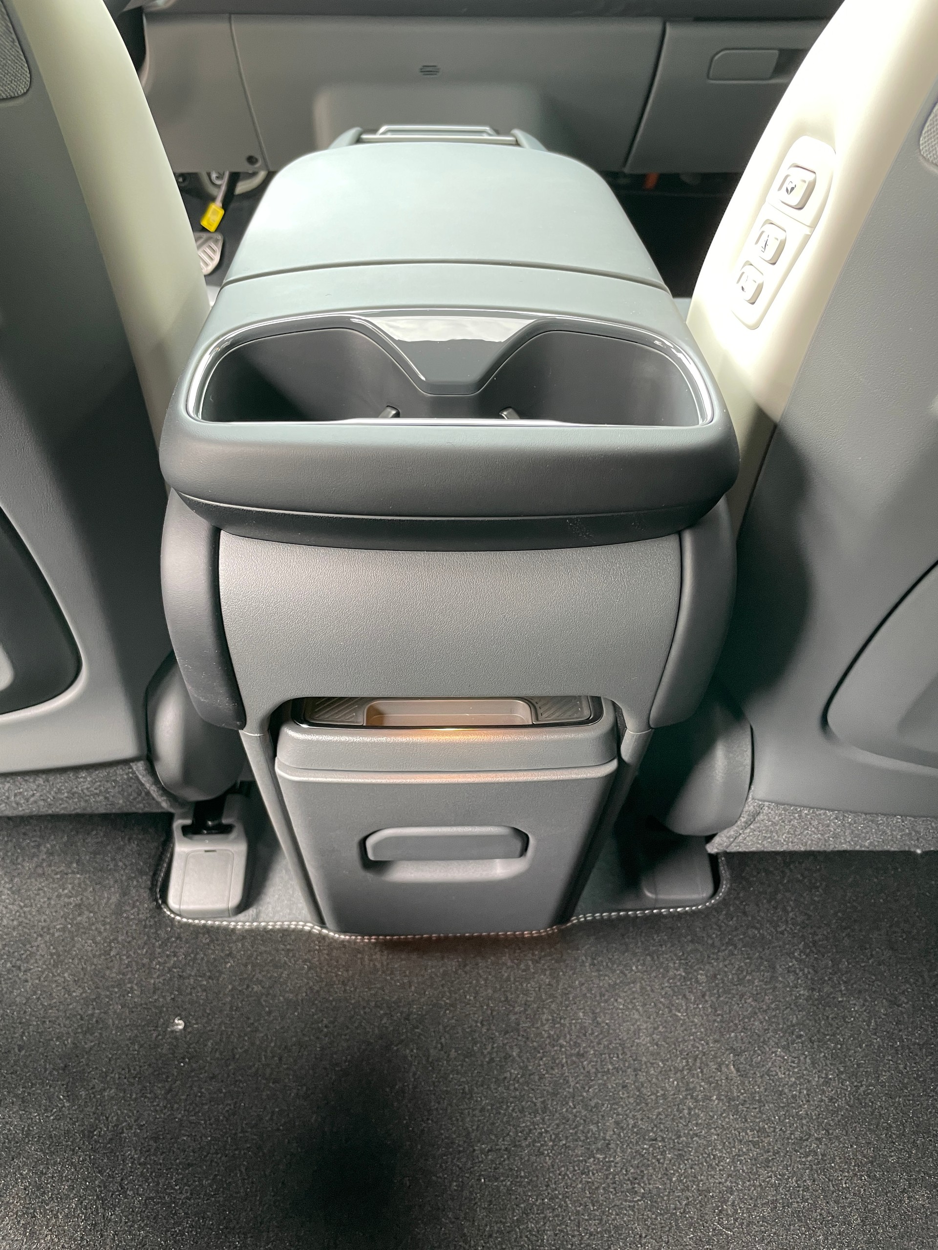 KIA EV9 99,8 kWh GT-Line 4x4 mit Panoramadach und 6-Sitzer-image-18