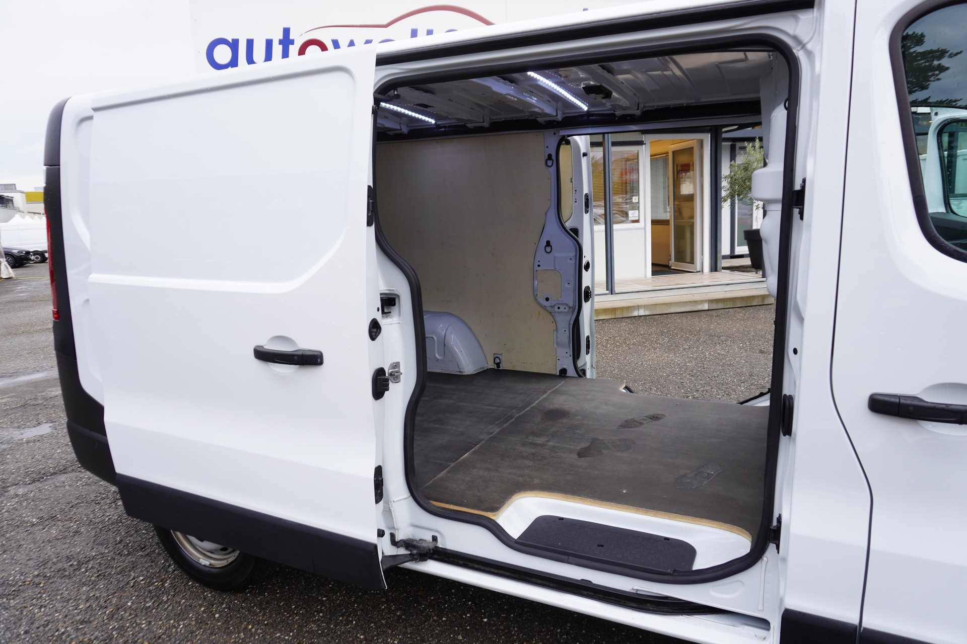 RENAULT Trafic 2.0 Blue dCi110 Advance L2H1 EN-image-9