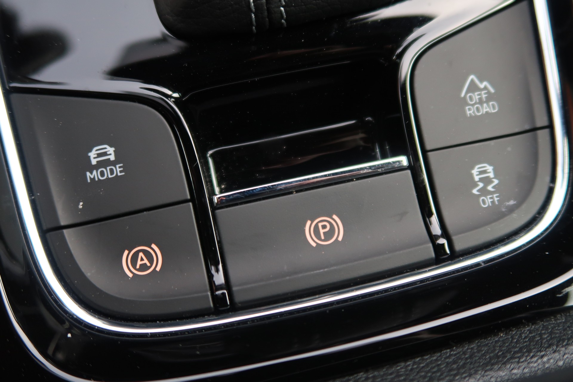SKODA Karoq 2.0 TSI SportLine 4x4 DSG-image-19