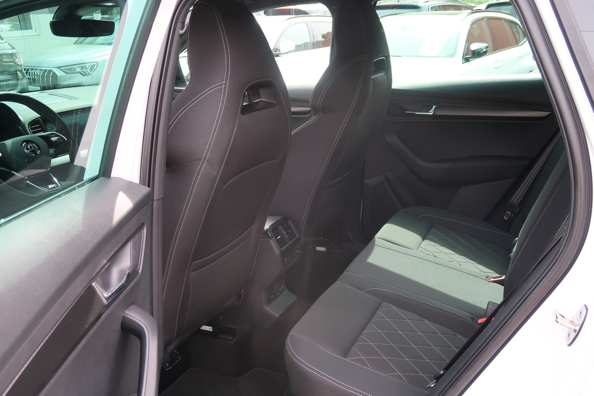 SKODA Karoq 2.0 TSI SportLine 4x4 DSG-image-8