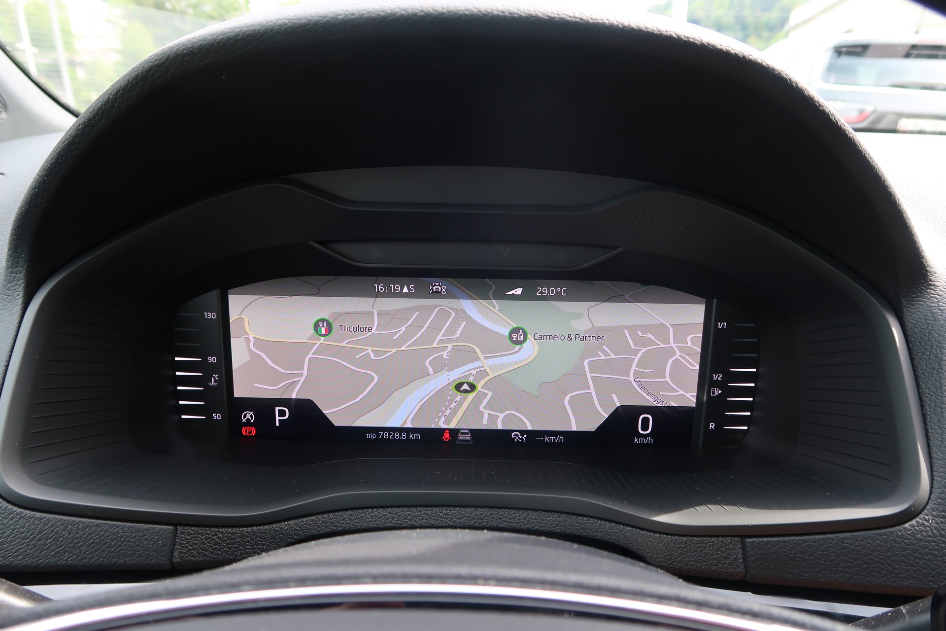 SKODA Karoq 2.0 TSI SportLine 4x4 DSG-image-27
