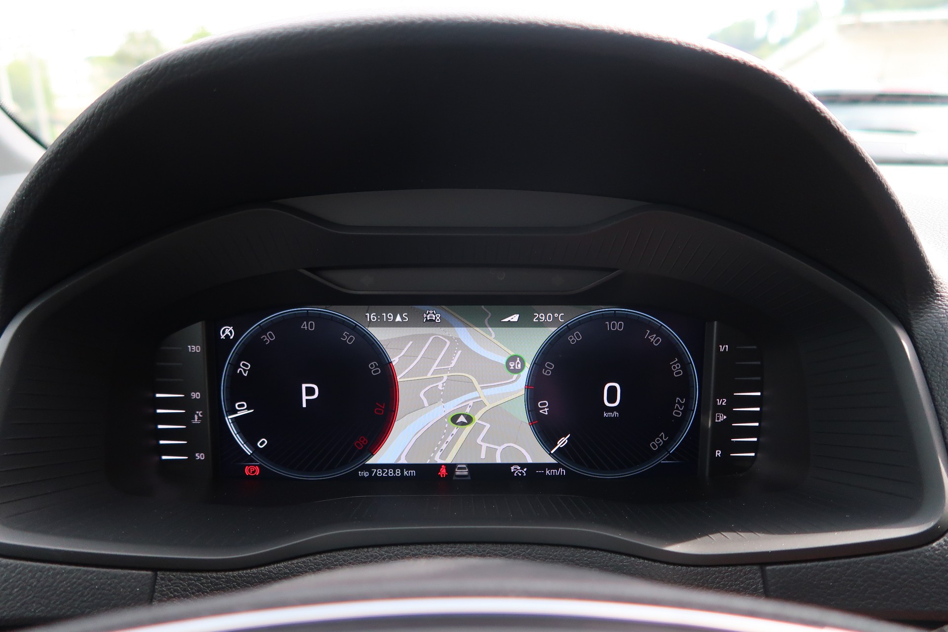 SKODA Karoq 2.0 TSI SportLine 4x4 DSG-image-30
