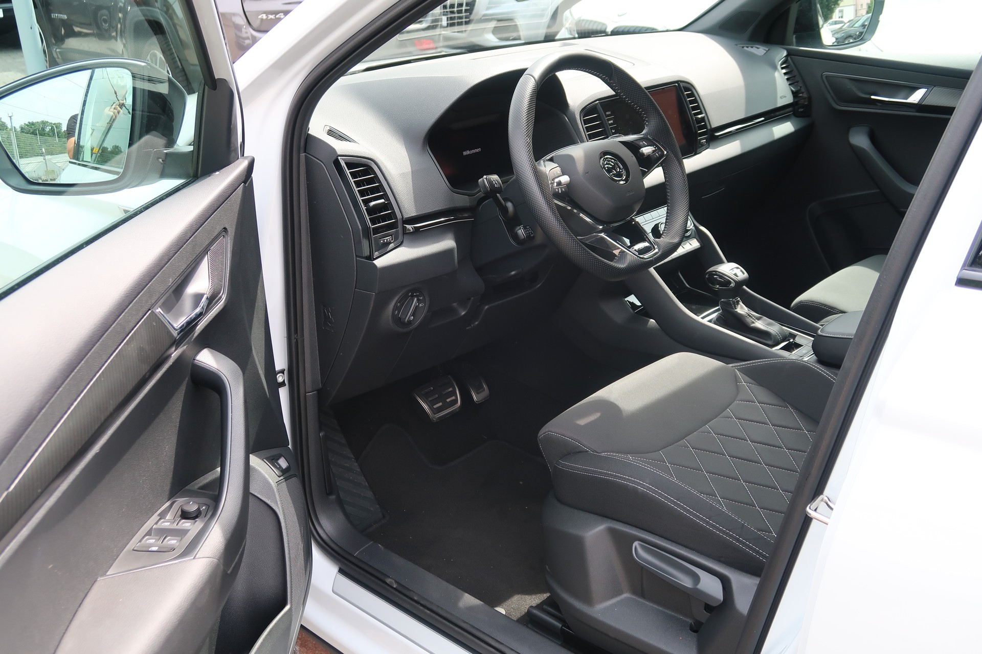 SKODA Karoq 2.0 TSI SportLine 4x4 DSG-image-7