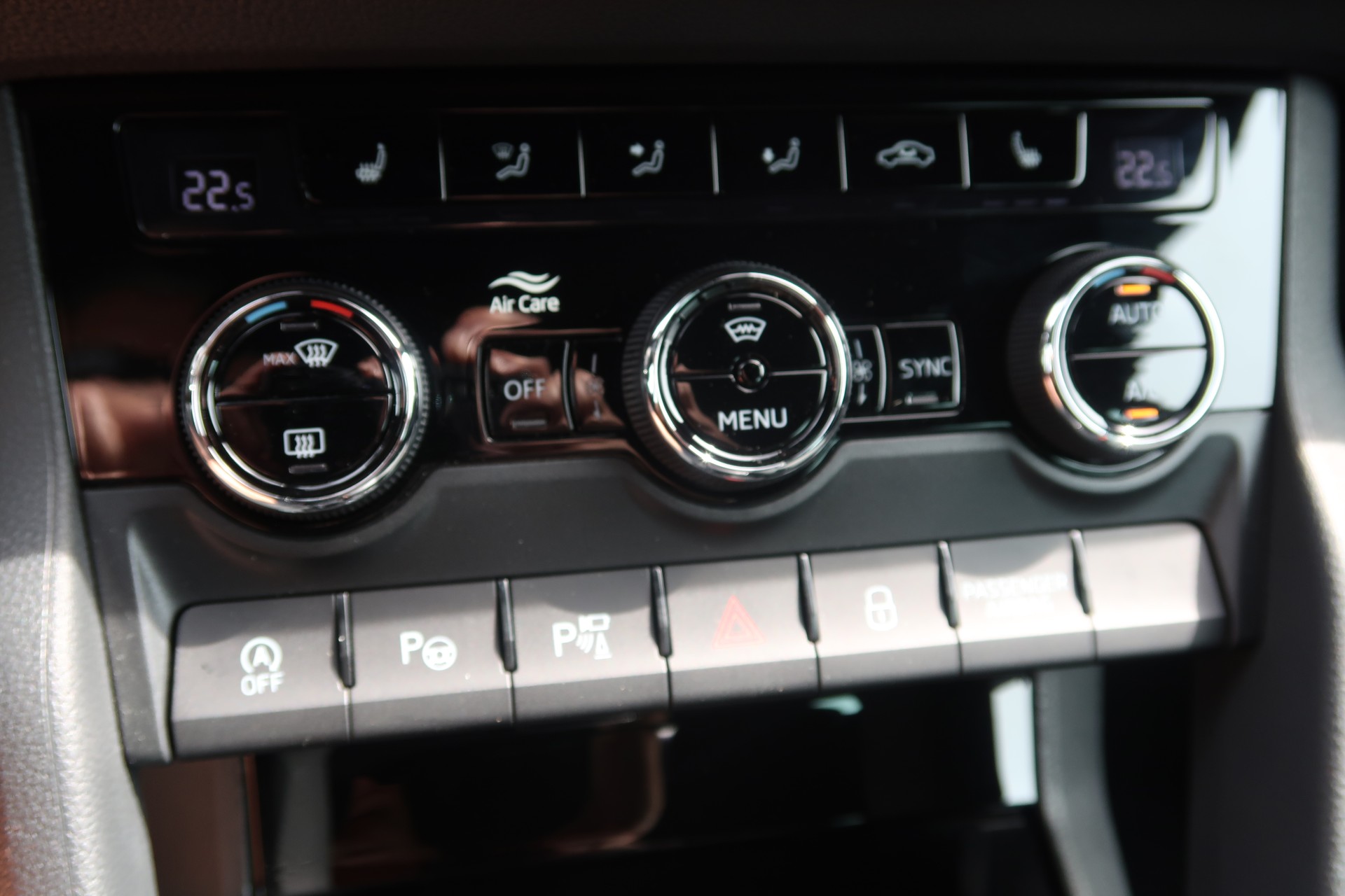 SKODA Karoq 2.0 TSI SportLine 4x4 DSG-image-17