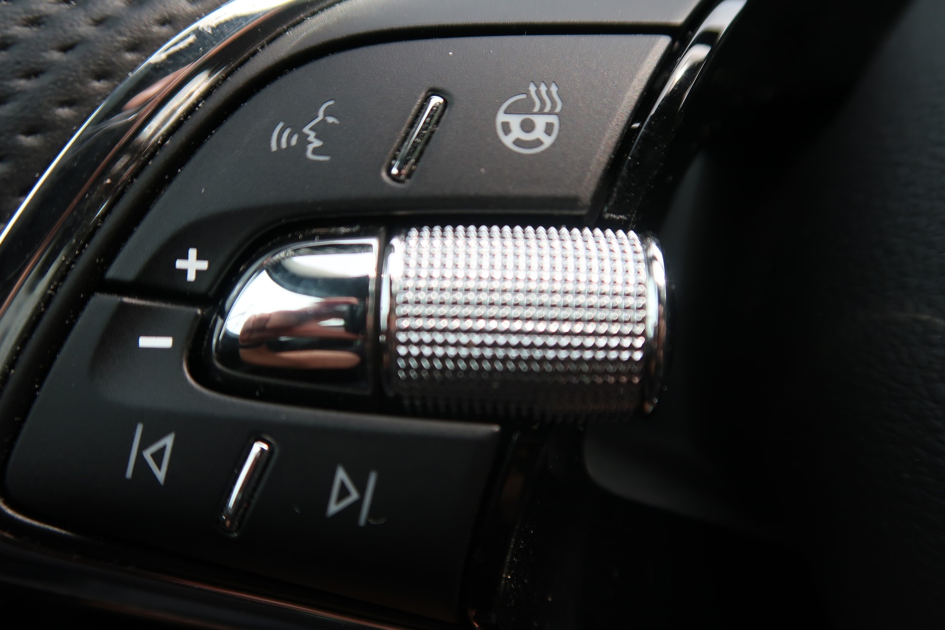 SKODA Karoq 2.0 TSI SportLine 4x4 DSG-image-14