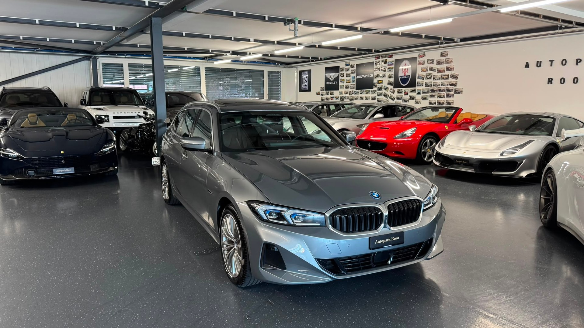 BMW 330e x DriveTouring Steptronic-image-1