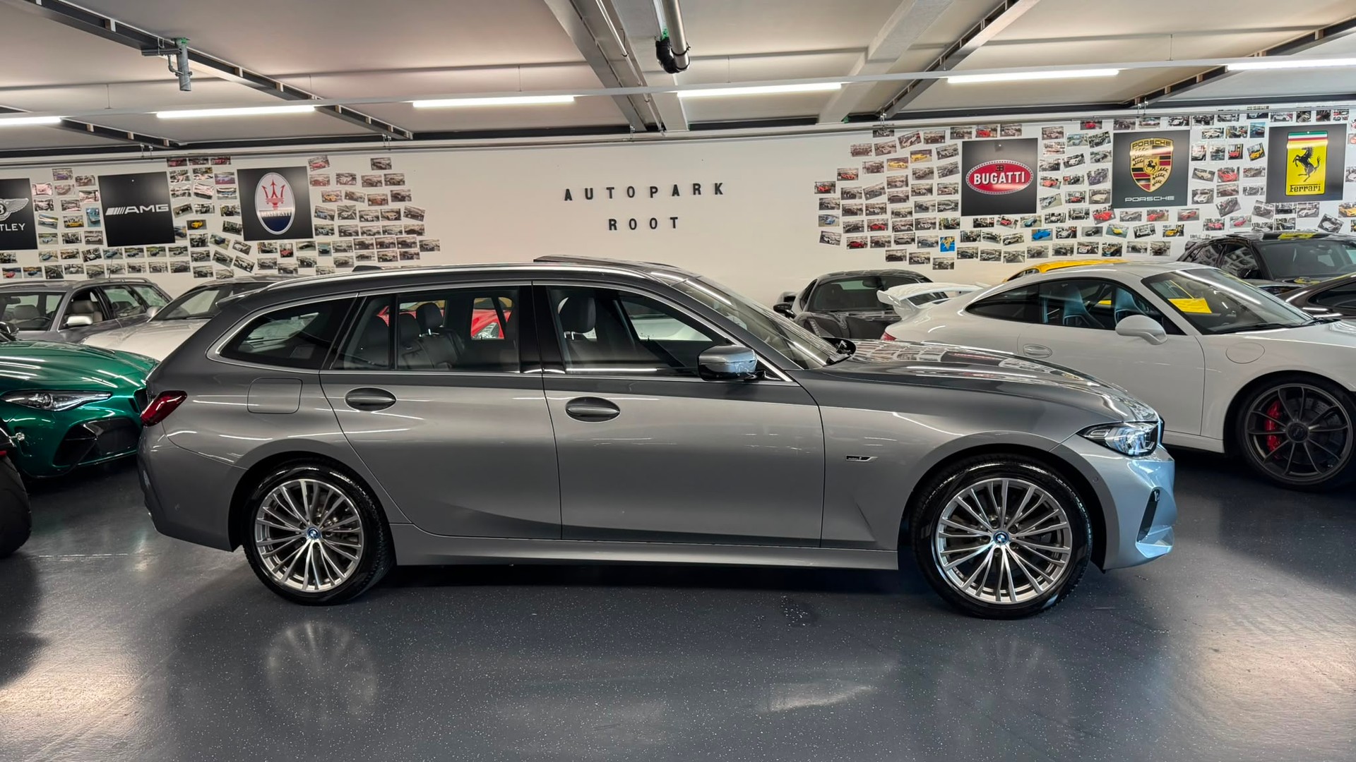 BMW 330e x DriveTouring Steptronic-image-6