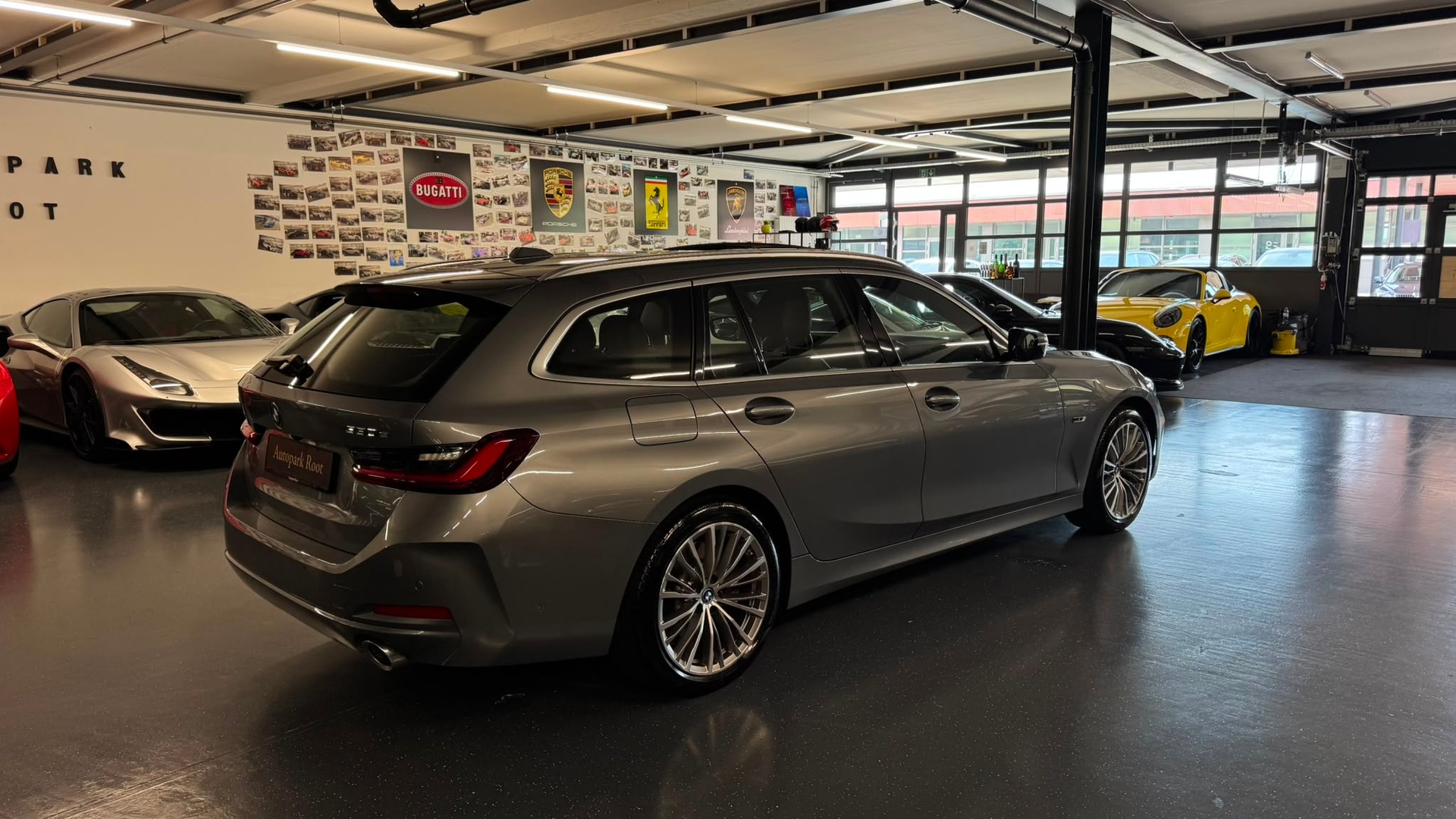 BMW 330e x DriveTouring Steptronic-image-9